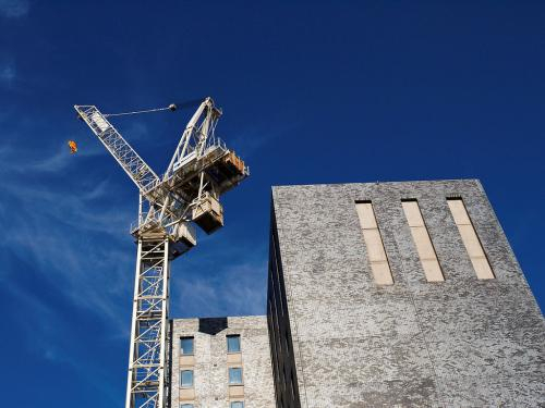 辦理建筑企業(yè)資質(zhì)時，應該如何確定人員證書有效性？